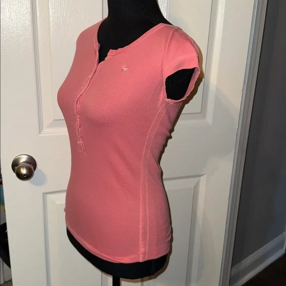 π€ABERCROMBIE & FITCH LIGHT CORAL THIN HENLEY TOP SIZE Mπ€ - Picture 3 of 9